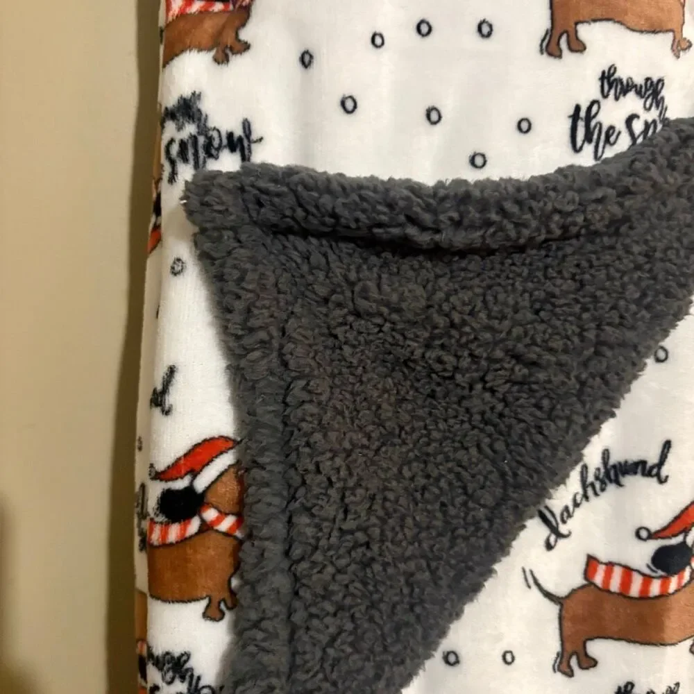 Berkshire Pet Collection Dachshund Through the Snow Sherpa Blanket NWT 50x60